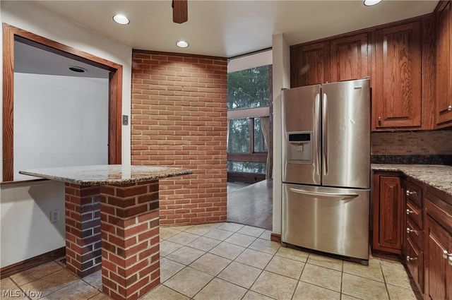 285 North Road NE, Howland, OH 44484