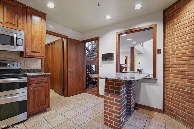 285 North Road NE, Howland, OH 44484