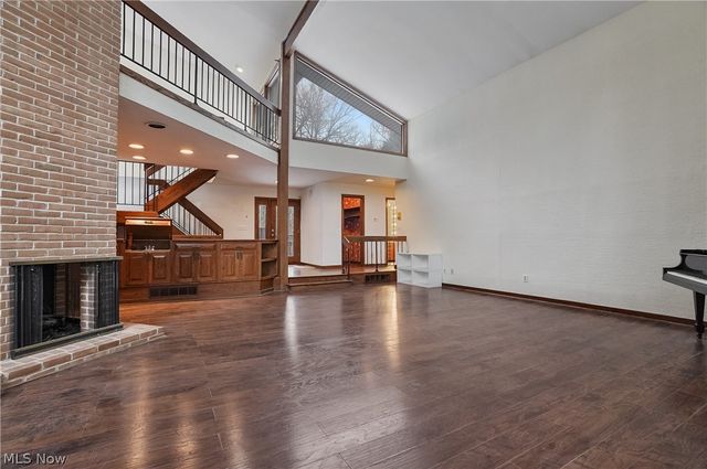 285 North Road NE, Howland, OH 44484