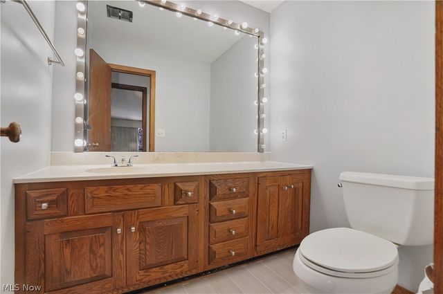 285 North Road NE, Howland, OH 44484