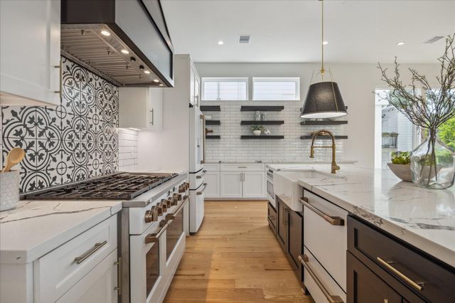 2202 Hewitt Drive, Houston, TX 77018