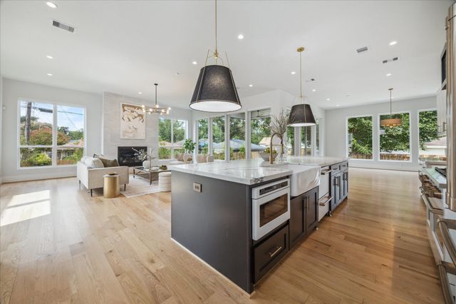 2202 Hewitt Drive, Houston, TX 77018