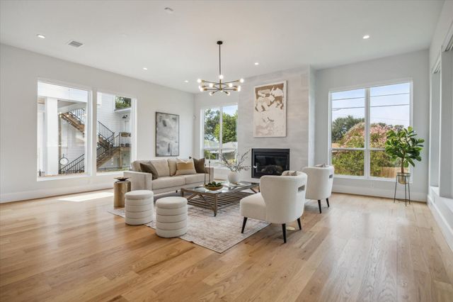 2202 Hewitt Drive, Houston, TX 77018