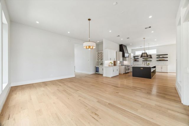 2202 Hewitt Drive, Houston, TX 77018