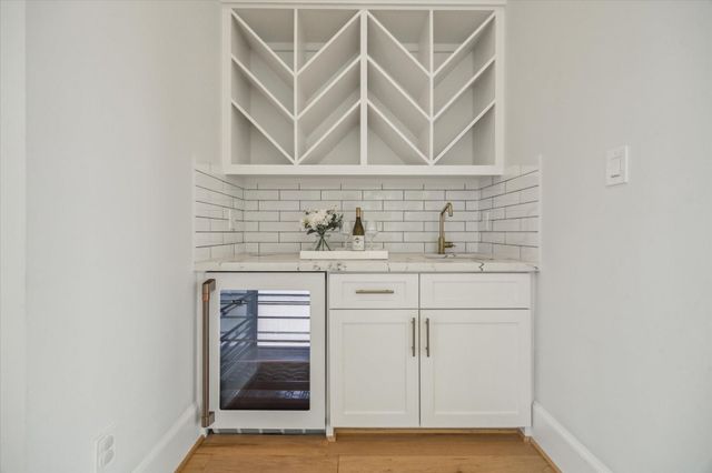 2202 Hewitt Drive, Houston, TX 77018