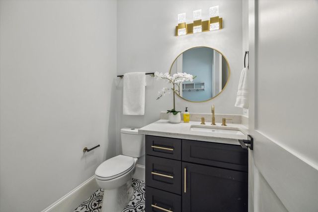 2202 Hewitt Drive, Houston, TX 77018