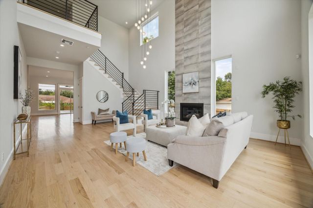 2202 Hewitt Drive, Houston, TX 77018