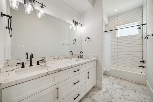 2202 Hewitt Drive, Houston, TX 77018