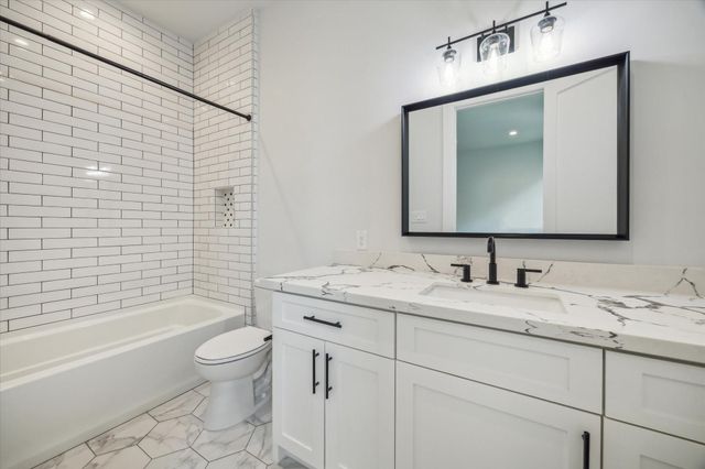 2202 Hewitt Drive, Houston, TX 77018