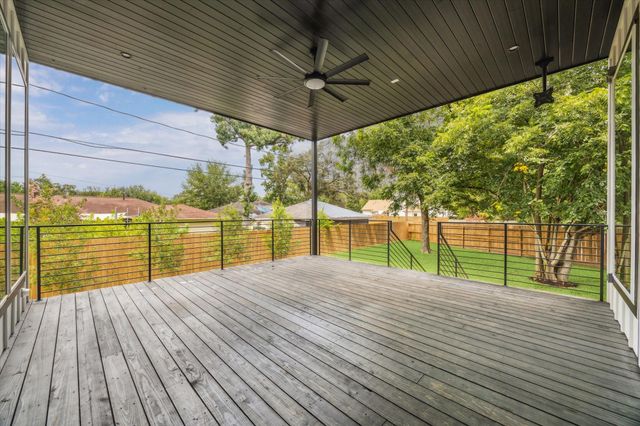 2202 Hewitt Drive, Houston, TX 77018