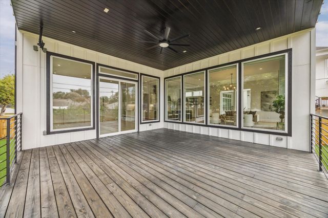 2202 Hewitt Drive, Houston, TX 77018