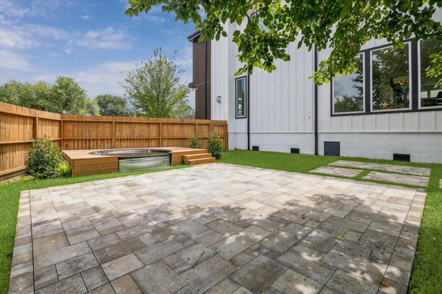 2202 Hewitt Drive, Houston, TX 77018