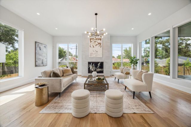 2202 Hewitt Drive, Houston, TX 77018