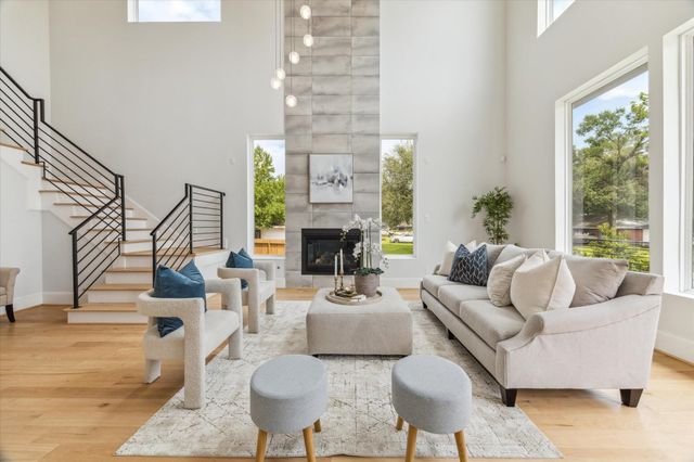 2202 Hewitt Drive, Houston, TX 77018