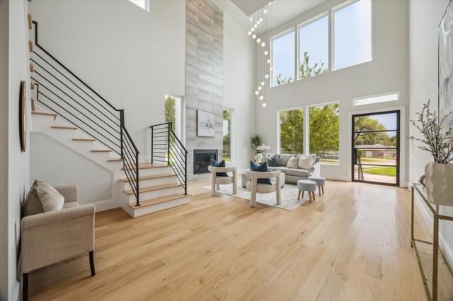 2202 Hewitt Drive, Houston, TX 77018