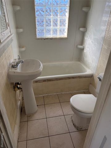 62 Newberry Street, Pontiac, MI 48341