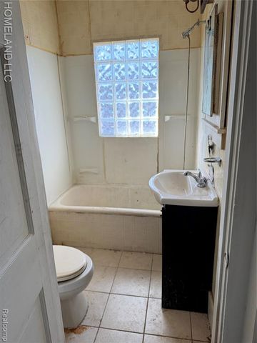 62 Newberry Street, Pontiac, MI 48341