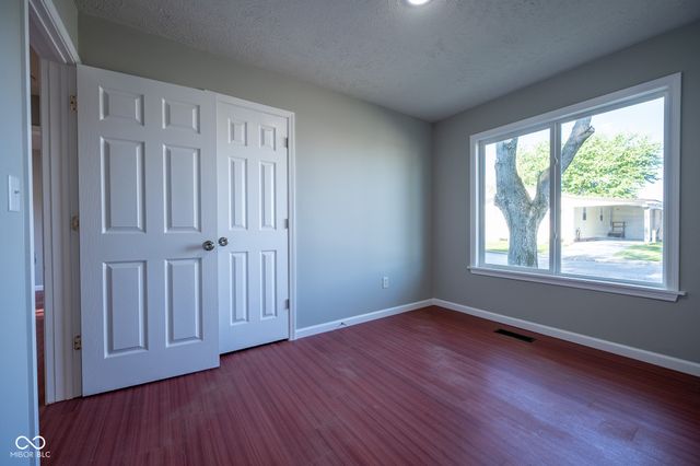 2036 Van Bibber Lake Estate, Greencastle, IN 46135