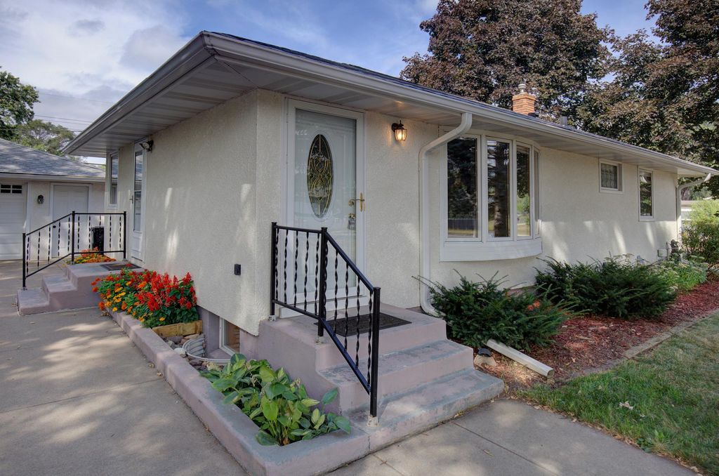 2115 English Street, Maplewood, MN 55109 — exterior