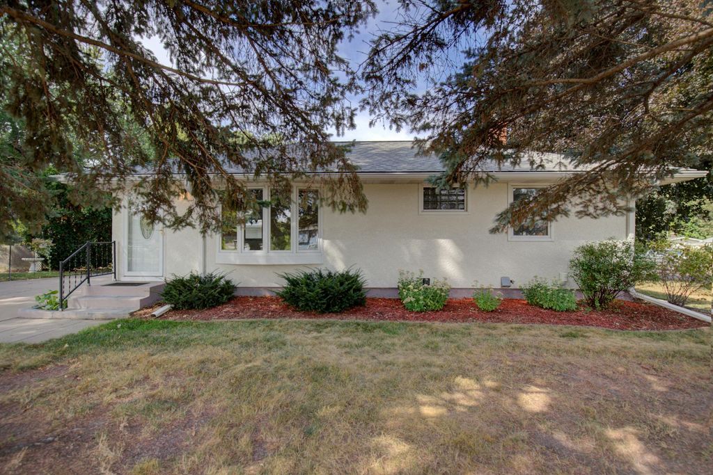 2115 English Street, Maplewood, MN 55109 — photo 3