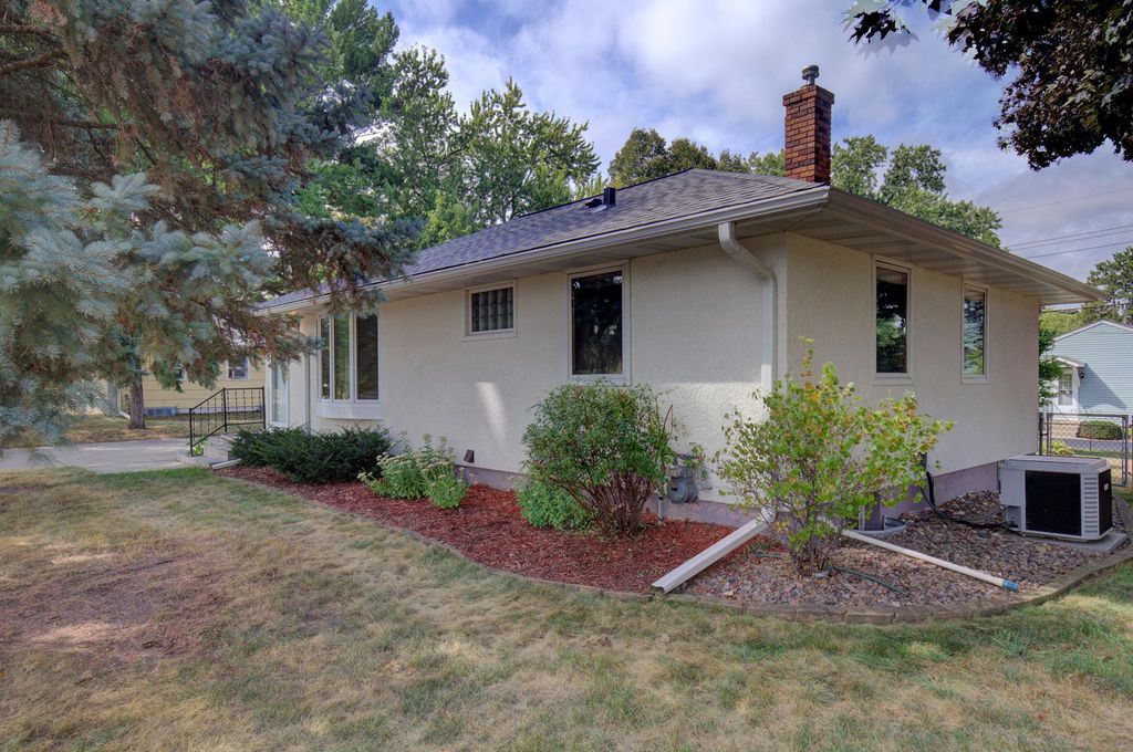 2115 English Street, Maplewood, MN 55109 — photo 4