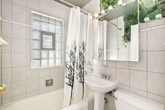 3821 N Ottawa Avenue, Chicago, IL 60634