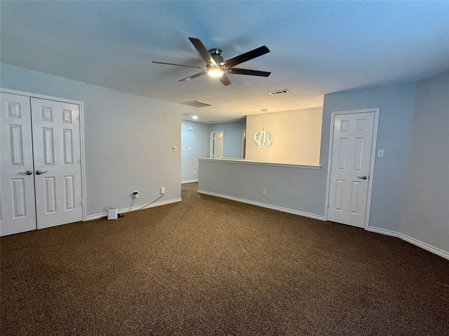 208 Oxford Drive, Roanoke, TX 76262