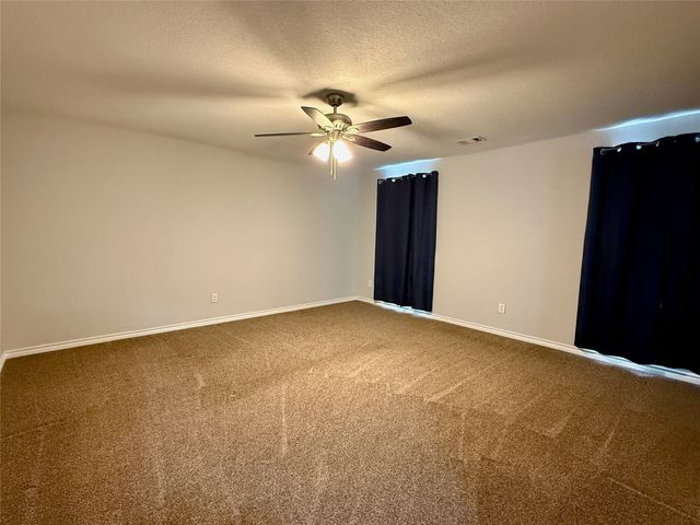 208 Oxford Drive, Roanoke, TX 76262