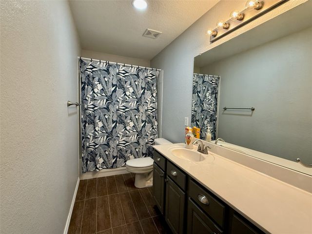 208 Oxford Drive, Roanoke, TX 76262