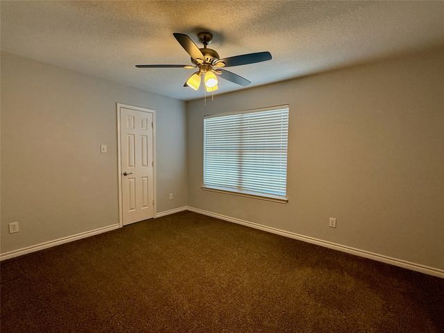 208 Oxford Drive, Roanoke, TX 76262