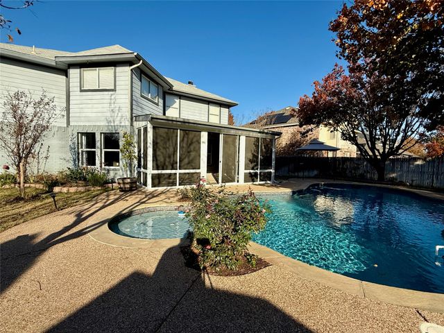 208 Oxford Drive, Roanoke, TX 76262