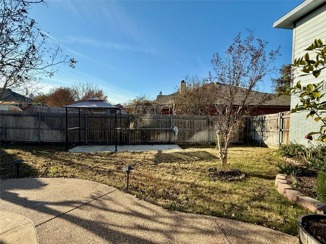 208 Oxford Drive, Roanoke, TX 76262