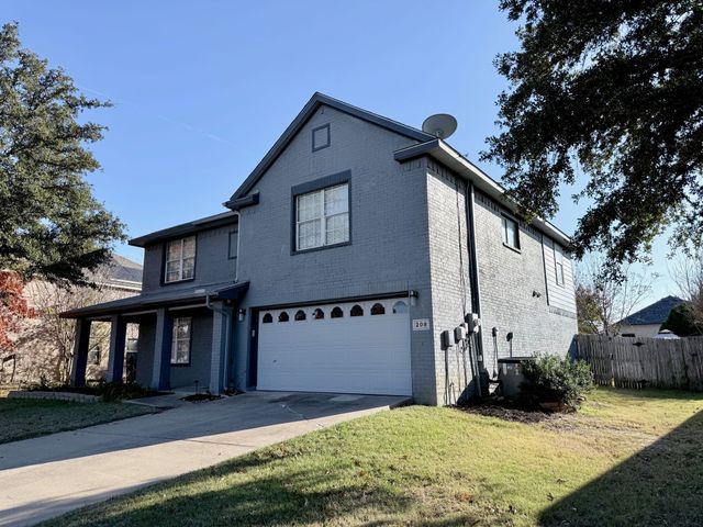 208 Oxford Drive, Roanoke, TX 76262