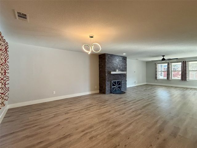 208 Oxford Drive, Roanoke, TX 76262