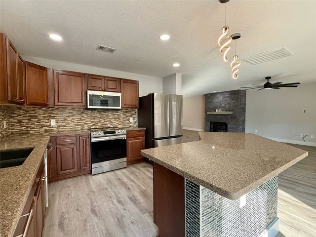 208 Oxford Drive, Roanoke, TX 76262