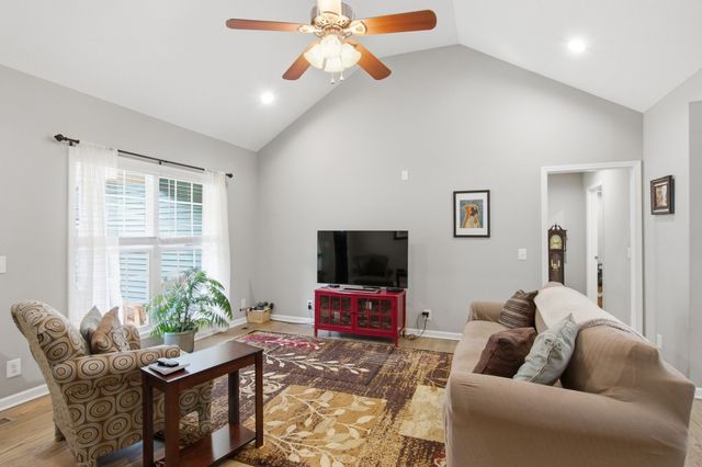 106 Doak St, Shelbyville, TN 37160