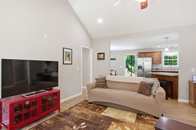 106 Doak St, Shelbyville, TN 37160