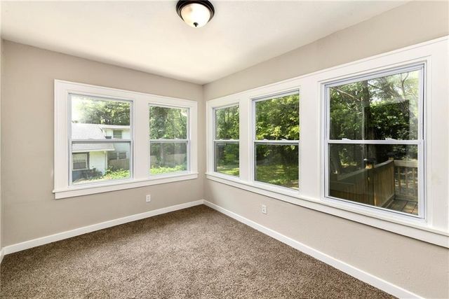 4526 Park Avenue, Kansas City, MO 64130