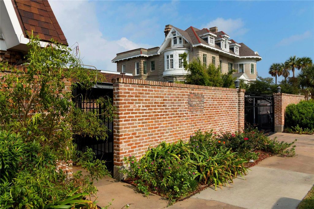 1726 Broadway B12, Galveston, TX 77550