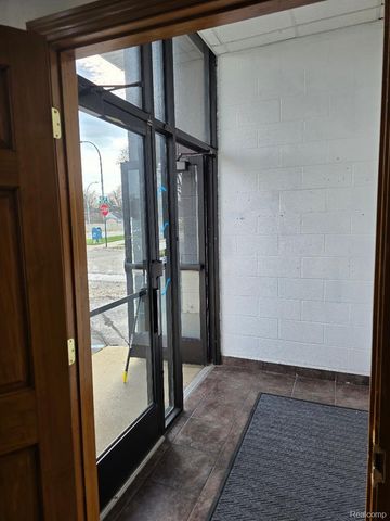 10350 W 9 Mile Road, Oak Park, MI 48237