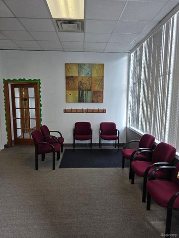 10350 W 9 Mile Road, Oak Park, MI 48237