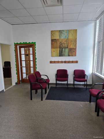 10350 W 9 Mile Road, Oak Park, MI 48237