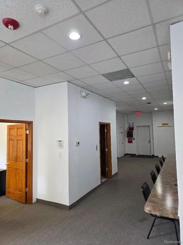 10350 W 9 Mile Road, Oak Park, MI 48237