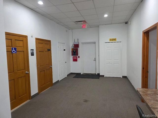 10350 W 9 Mile Road, Oak Park, MI 48237