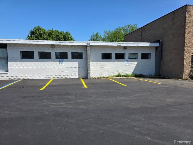 10350 W 9 Mile Road, Oak Park, MI 48237