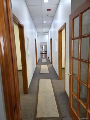 10350 W 9 Mile Road, Oak Park, MI 48237