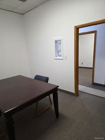 10350 W 9 Mile Road, Oak Park, MI 48237