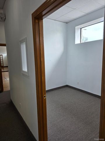 10350 W 9 Mile Road, Oak Park, MI 48237