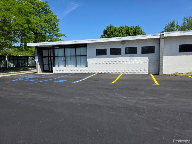 10350 W 9 Mile Road, Oak Park, MI 48237