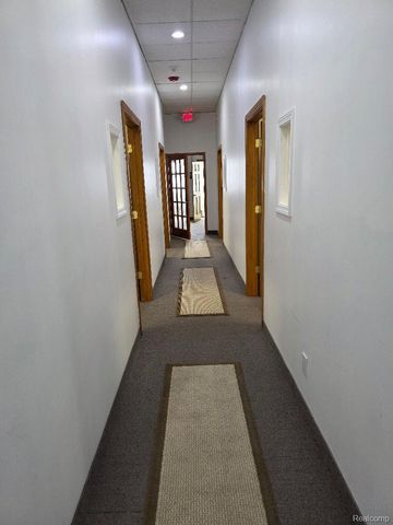 10350 W 9 Mile Road, Oak Park, MI 48237